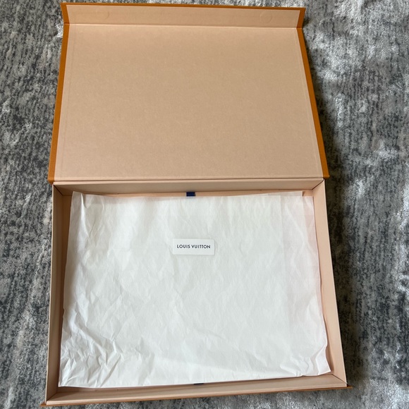 Authentic Louis Vuitton medium size box - Picture 3 of 3
